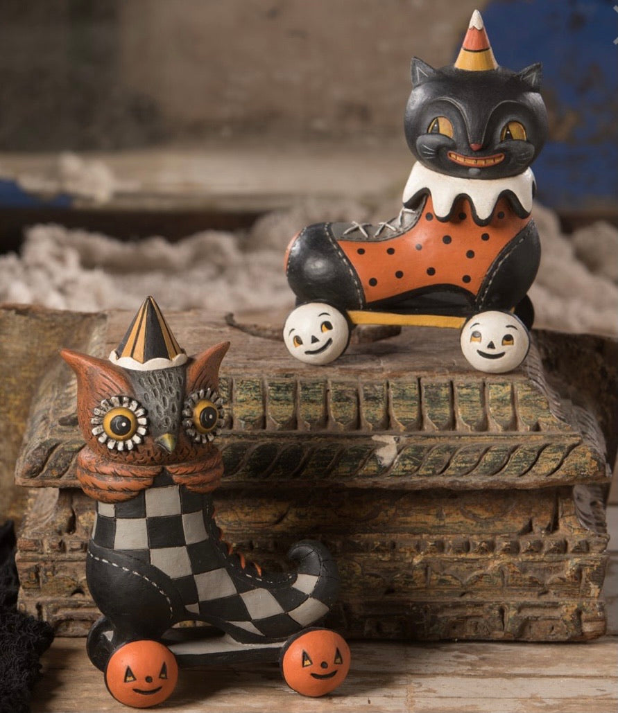 Roller Spook Hoot - The Downtown Dachshund